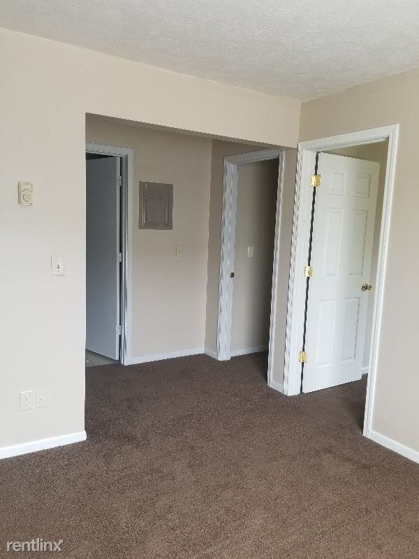 4247 Sabin Dr - Photo 3 of 7