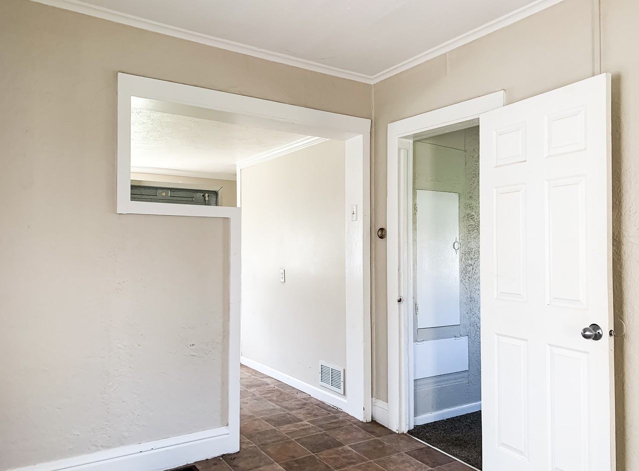 2906 Nursery Ct - Photo 7 of 25