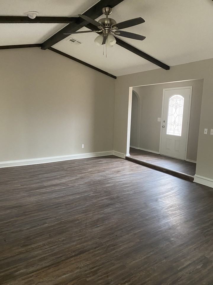 330 N Lakeside Ter - Photo 2 of 20