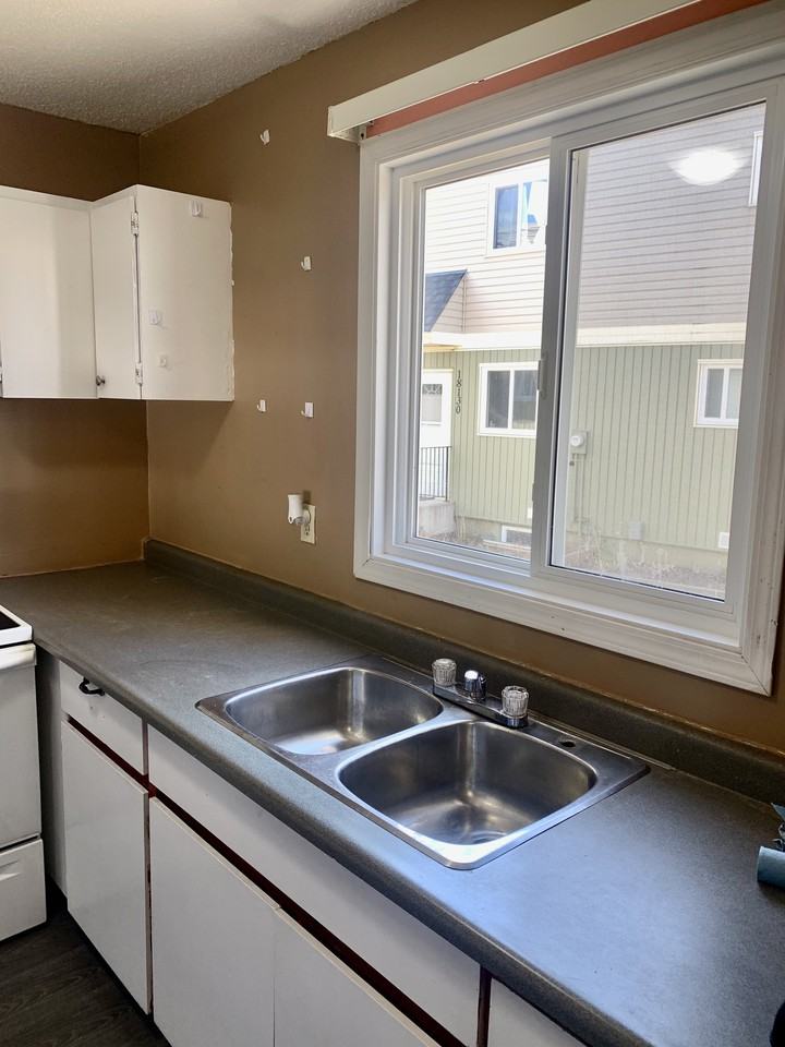 18136 81 Ave Nw - Photo 3 of 35