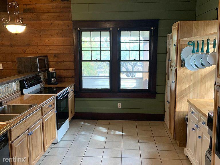 422 N Willow St - Photo 3 of 11