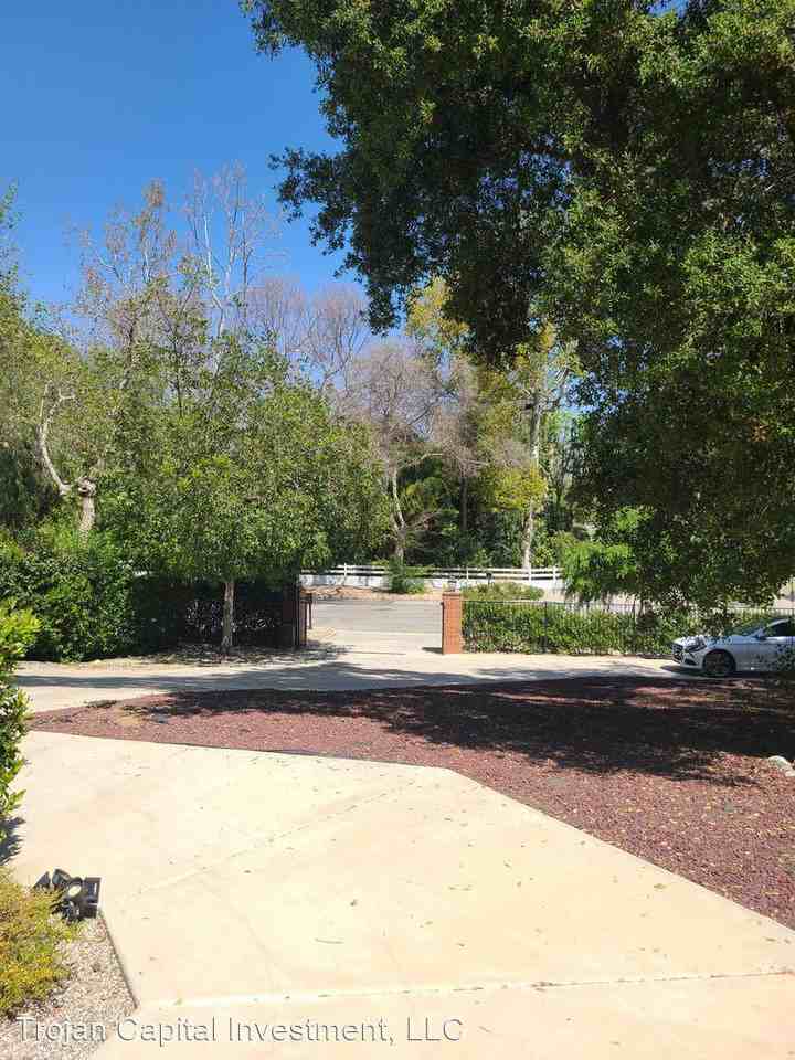 745 Linda Vista Ave - Photo 3 of 45