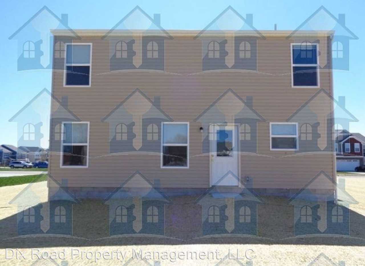 900 Dover Ct - Photo 2 of 17