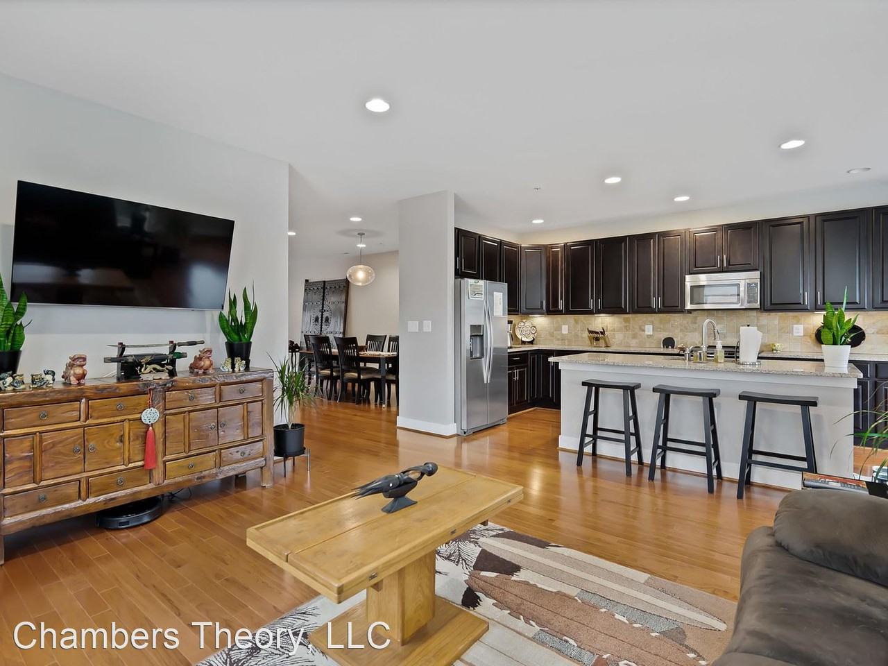 702 Diamond Ave - Photo 3 of 33