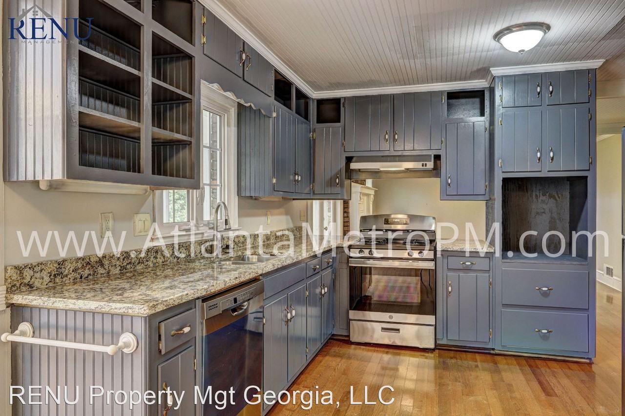 704 Clubhouse Dr Se - Photo 3 of 38