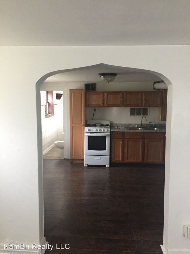 1617 N Lorel Ave - Photo 3 of 10