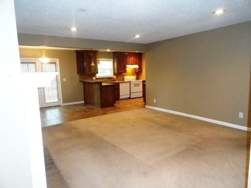 6911 N Fisk Ave - Photo 3 of 28