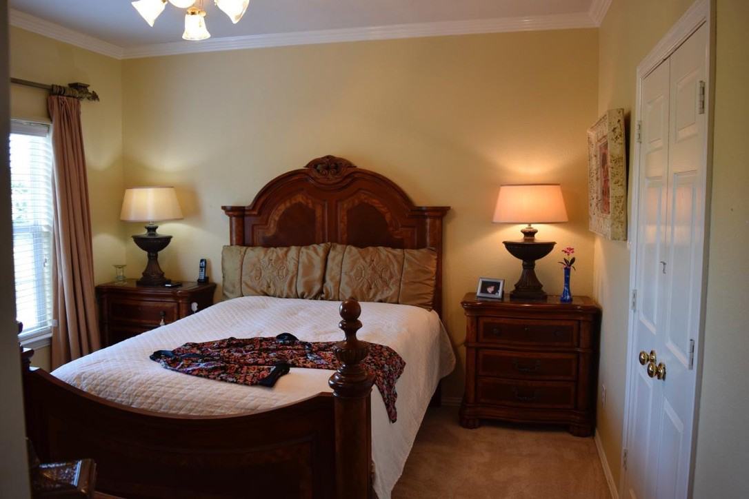 2429 Southcourt Cir - Photo 2 of 23