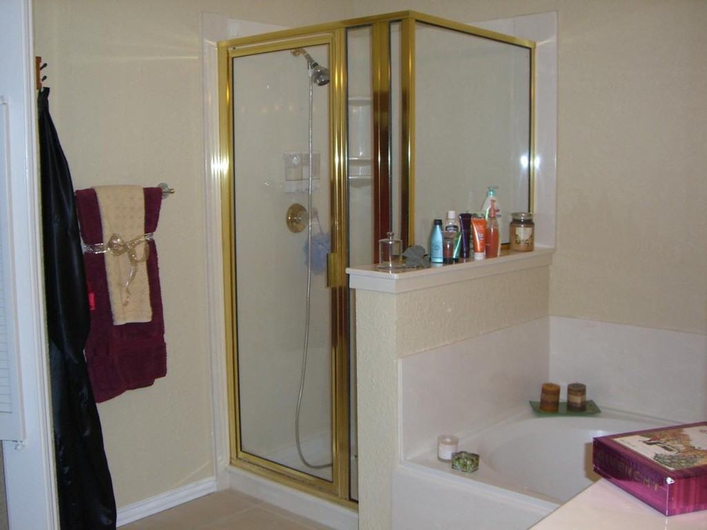 2429 Southcourt Cir - Photo 3 of 23