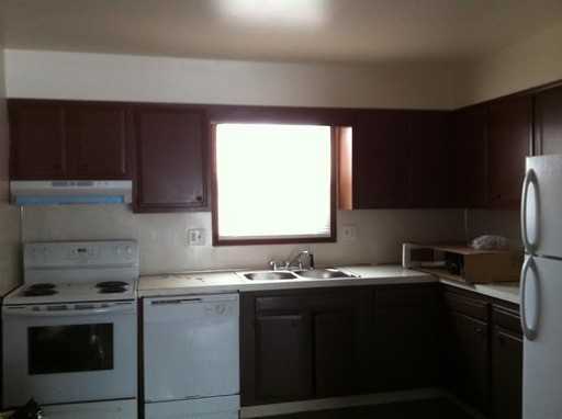 2075 Andrew St SE - Photo 3 of 7