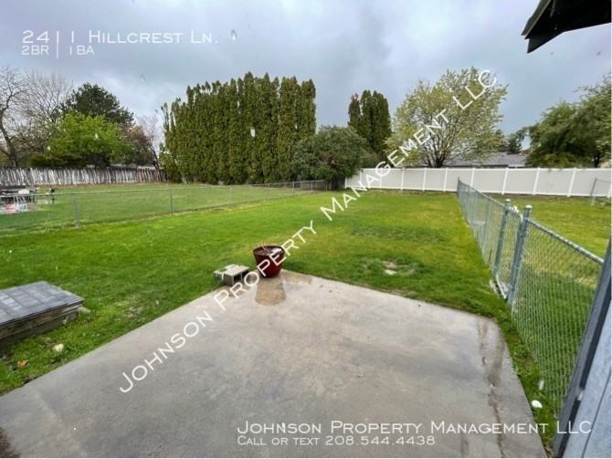 2411 Hillcrest Ln - Photo 3 of 11