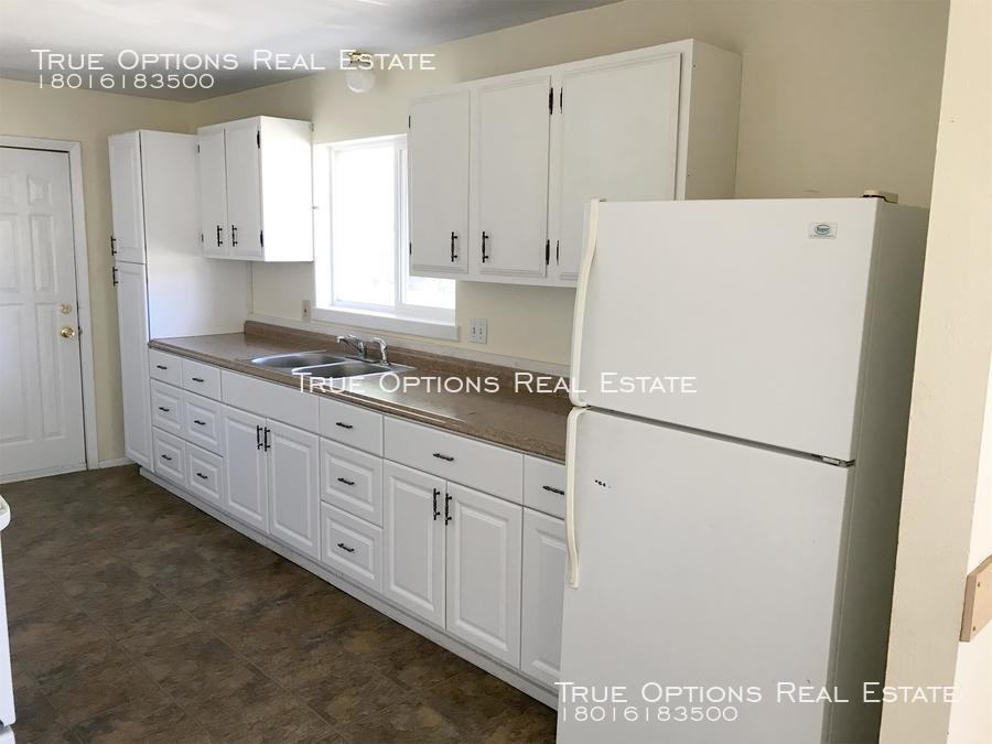 267 W 500 N - Photo 3 of 11