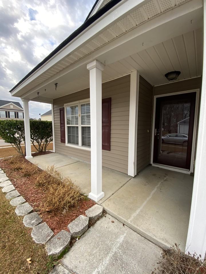 261 Emerald Isle Dr #1 - Photo 3 of 23