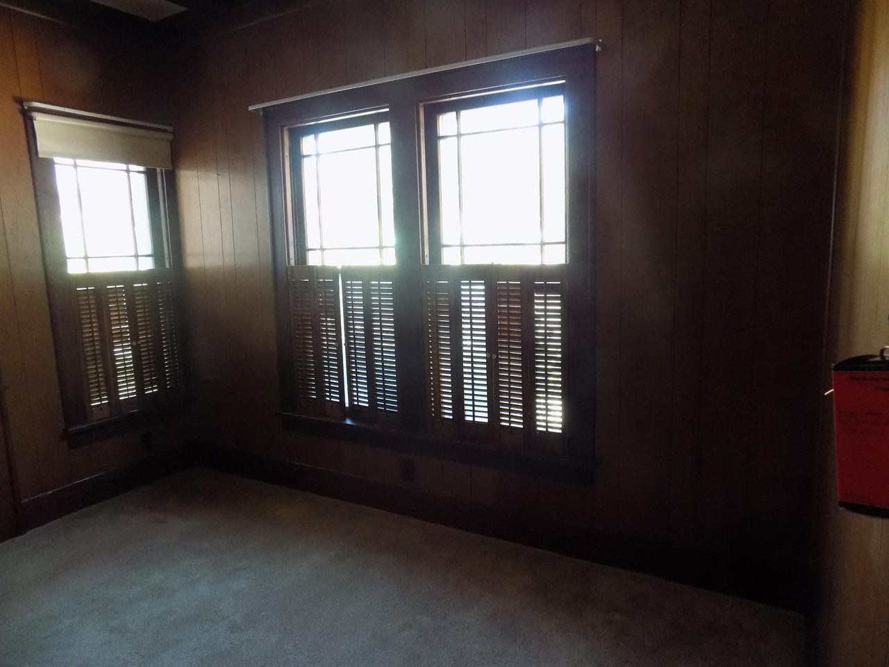 614 N Clinton St #1 - Photo 4 of 12