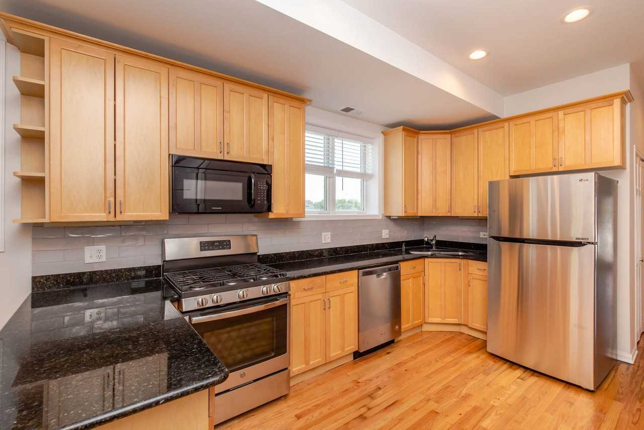 1119 W Addison Street - Photo 2 of 10