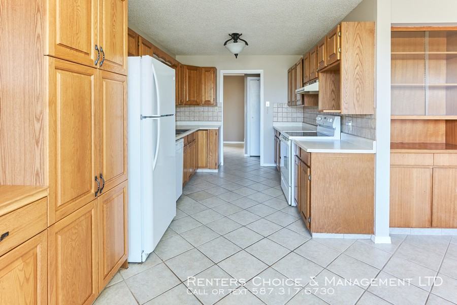 513 55 Ave W - Photo 3 of 14