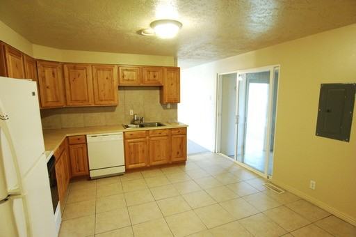 464 W 2575 N - Photo 3 of 16