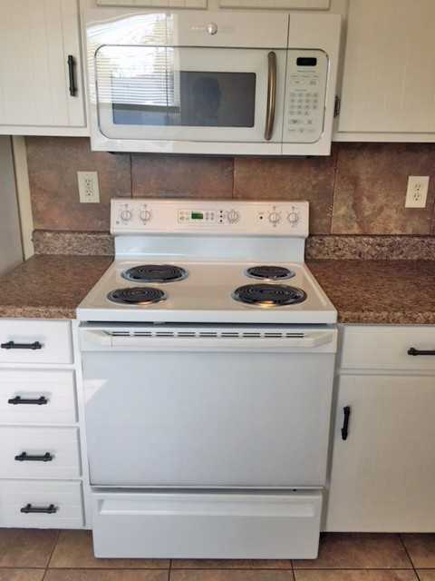 1733 Lawrence Ave #1733 - Photo 4 of 33