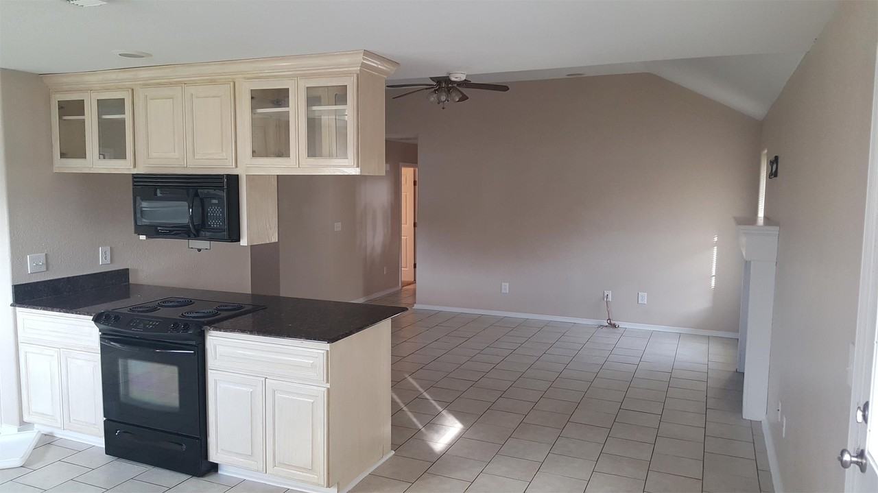 516 Shannons Way #1 - Photo 2 of 7