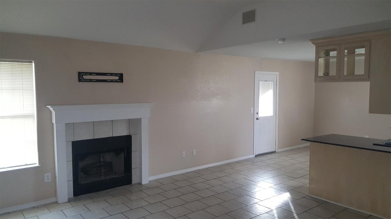 516 Shannons Way #1 - Photo 3 of 7