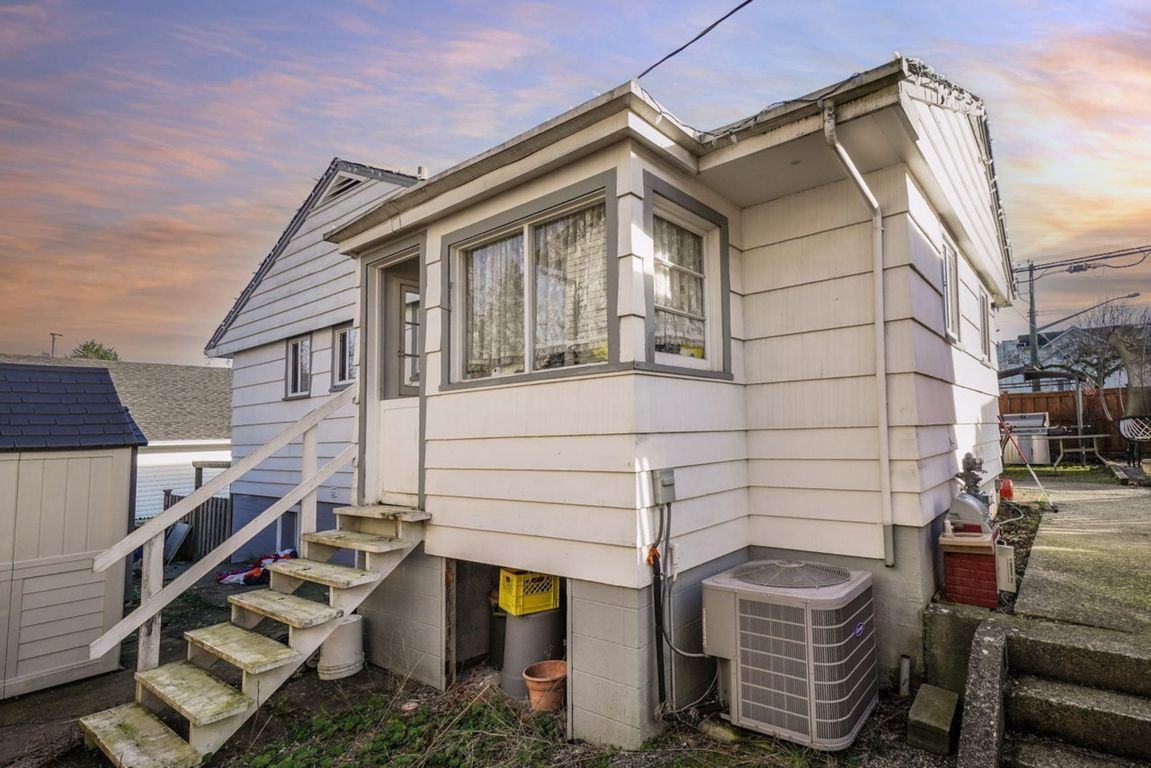 (ID#074) 22395 124 Ave, Maple Ridge, BC, V2X 4J7 - Photo 3 of 23