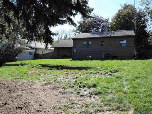 1216 W Sioux St - Photo 2 of 12