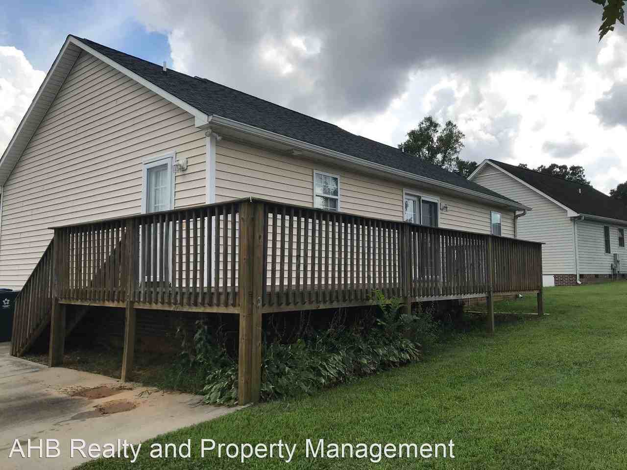 200 Manning Way - Photo 2 of 13