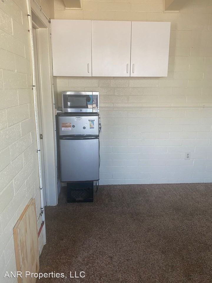 1225 S 5th Ave - Photo 3 of 4