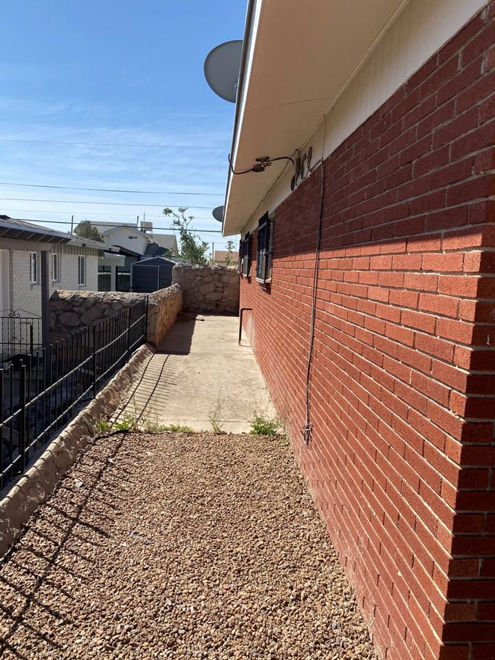 3020 Mckinley Ave - Photo 3 of 25