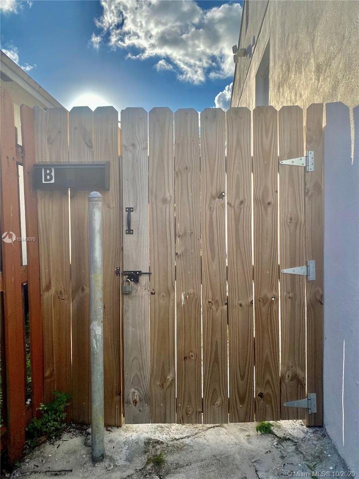 9312 NW 3rd Ave - Photo 2 of 22