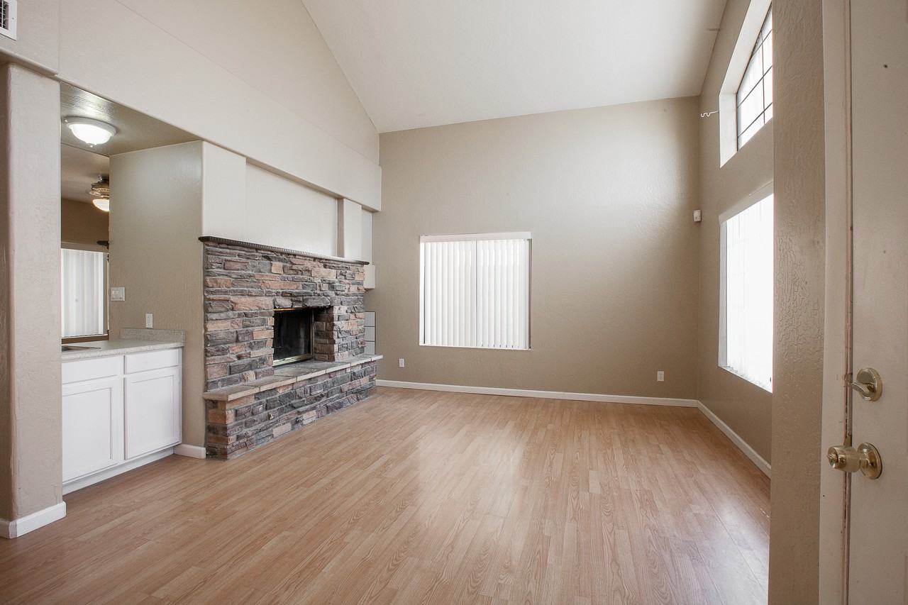 18828 N 42nd Ave - Photo 2 of 28