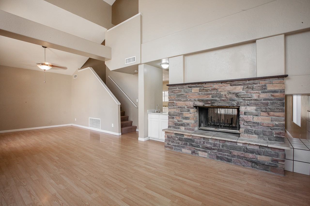 18828 N 42nd Ave - Photo 3 of 28