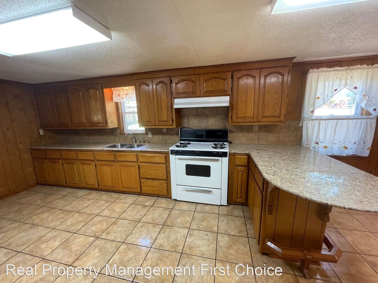 806 Broadway St - Photo 3 of 12