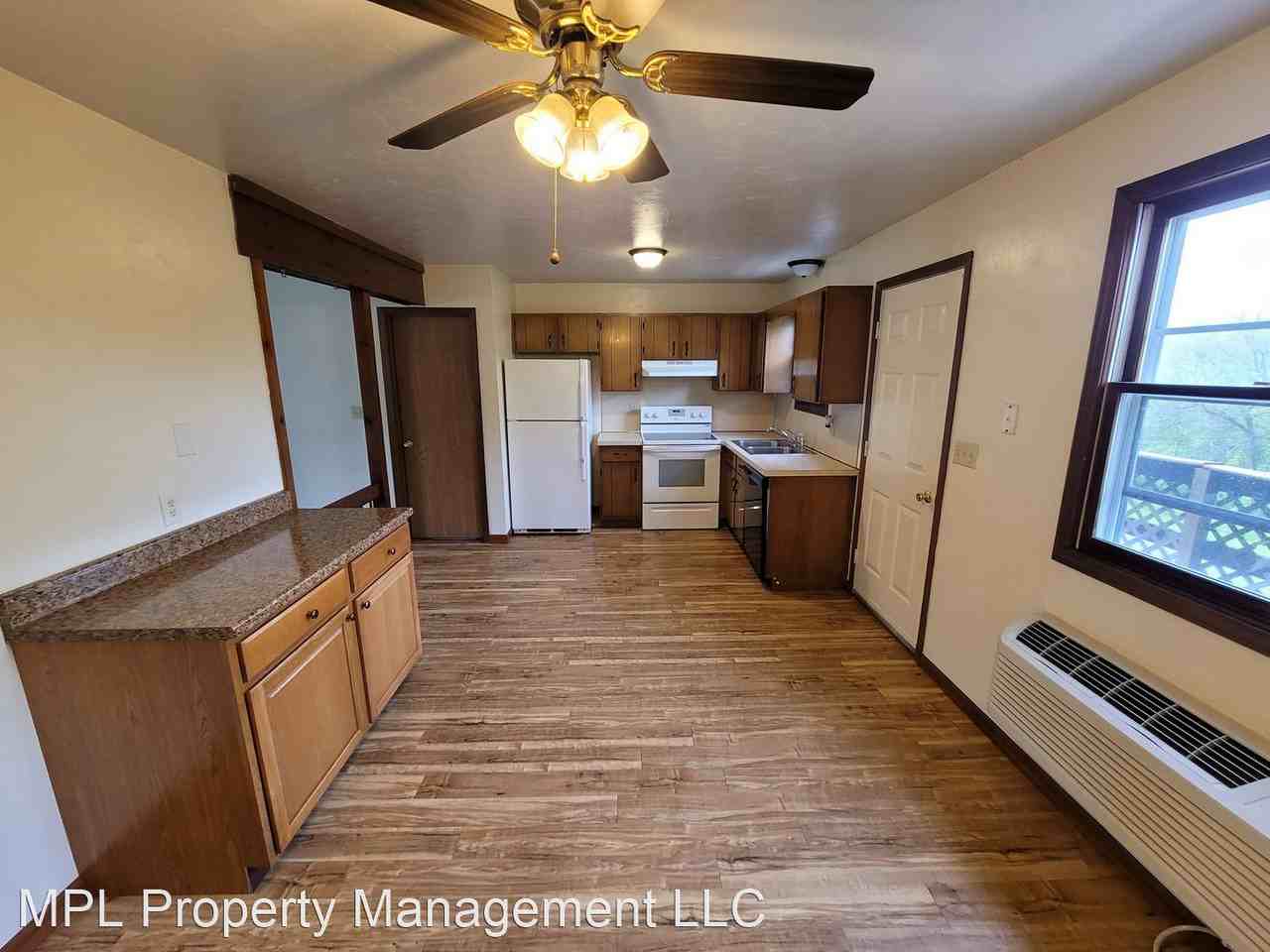 213 Catalpa Ln - Photo 2 of 27