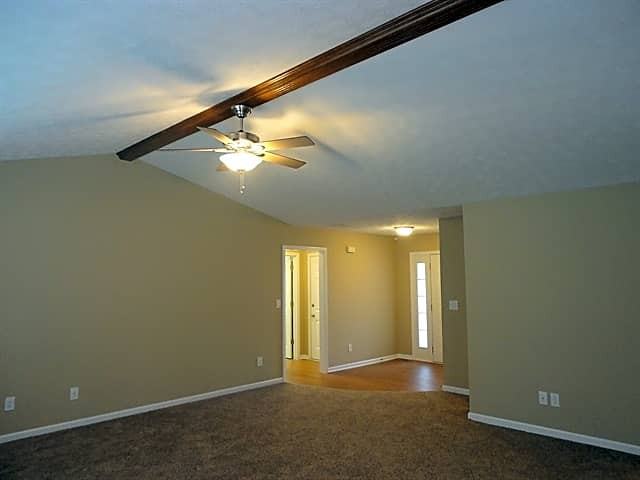 982 Manchester Dr - Photo 2 of 12