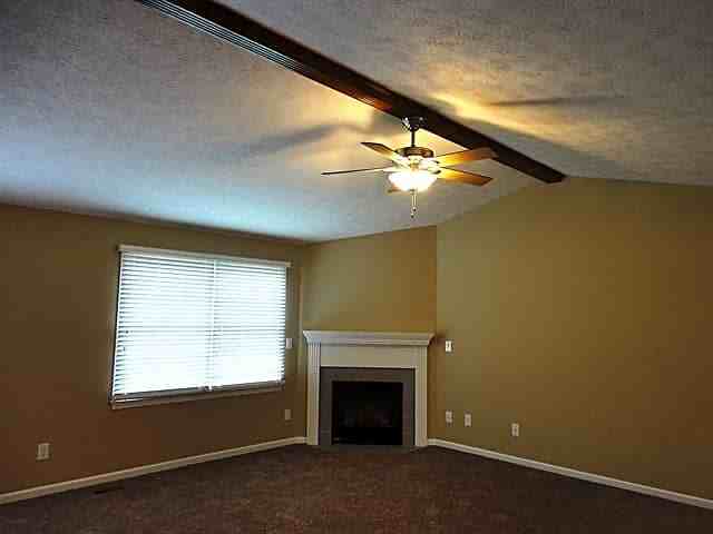 982 Manchester Dr - Photo 3 of 12