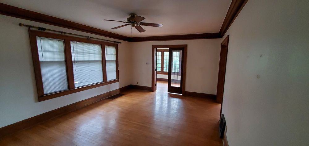1419 N 50th Pl - Photo 3 of 8