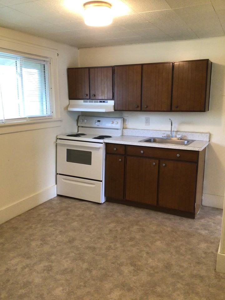 703 E Chippewa St #C - Photo 2 of 11