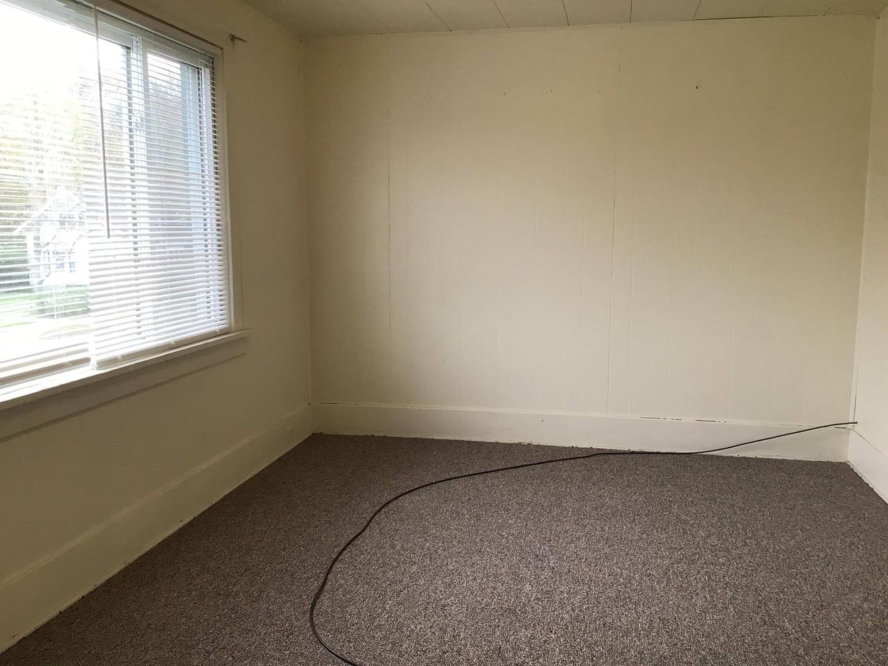703 E Chippewa St #C - Photo 5 of 11