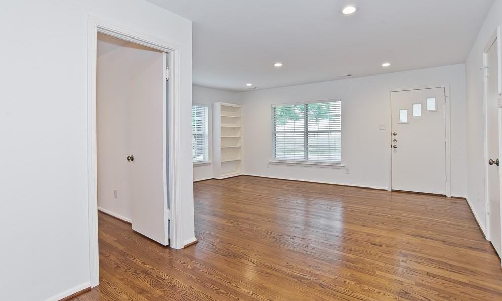 6323 Ravendale Ln - Photo 3 of 33