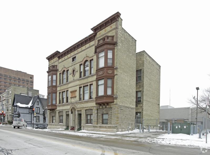 328 East Knapp Street - Photo 2 of 9