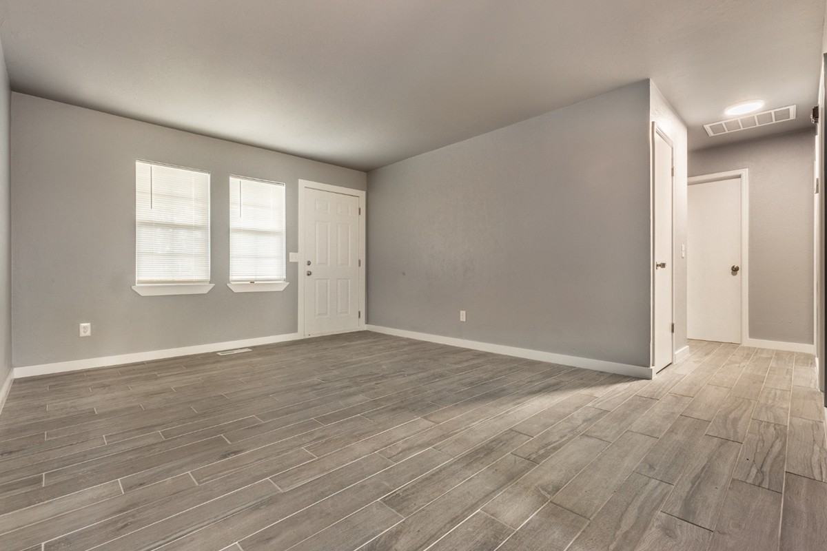 13817 North Everest Avenue - Photo 2 of 14