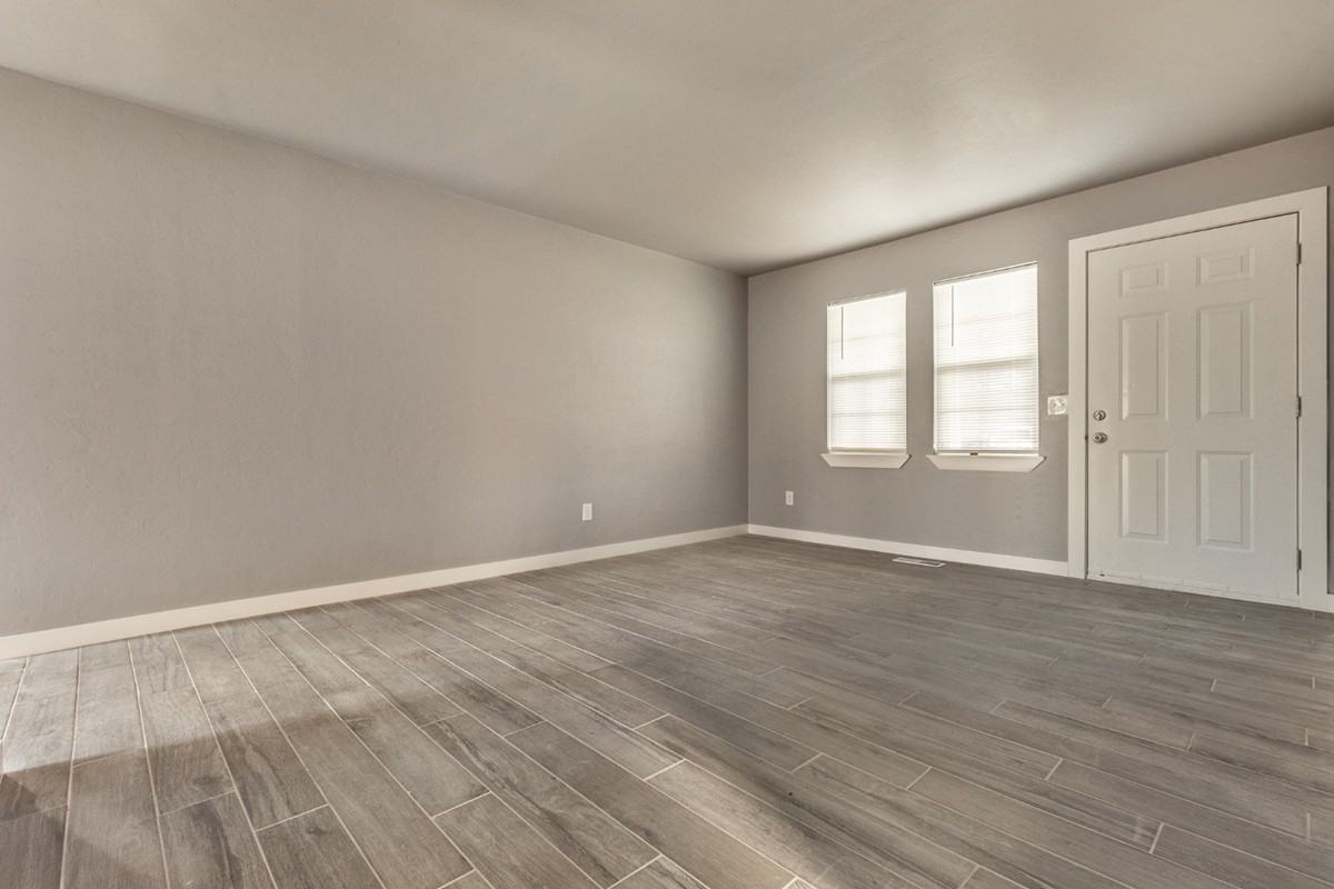 13817 North Everest Avenue - Photo 3 of 14