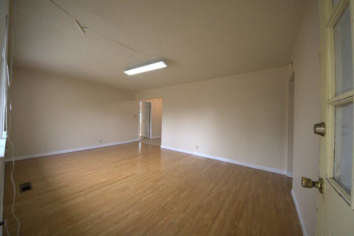 1345 Kingfisher Way - Photo 3 of 30