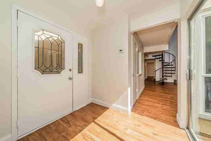 9512 Amberton Pkwy - Photo 2 of 20