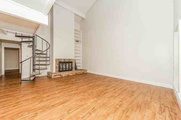 9512 Amberton Pkwy - Photo 3 of 20