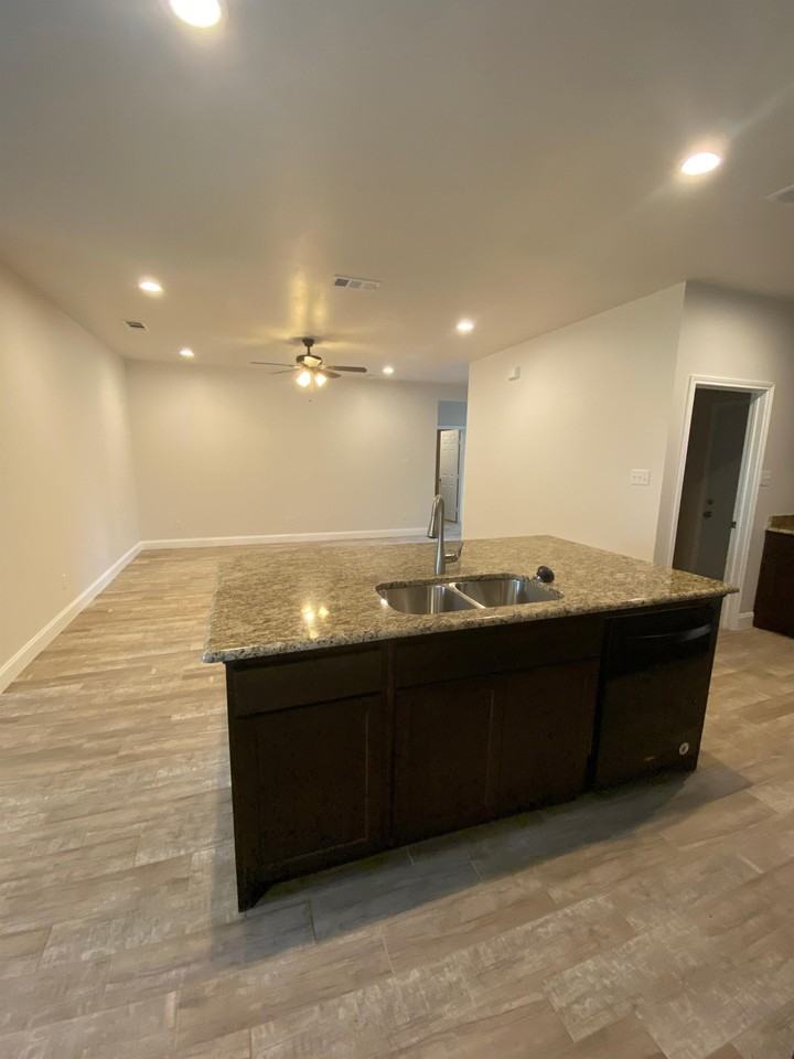 2202 Jones St #1 - Photo 5 of 20