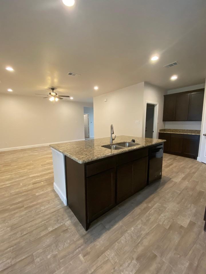 2202 Jones St #1 - Photo 7 of 20