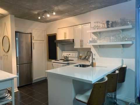 1033 King St W - Photo 3 of 18