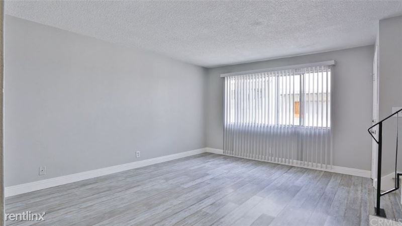 210 W 5th St - Photo 2 of 16